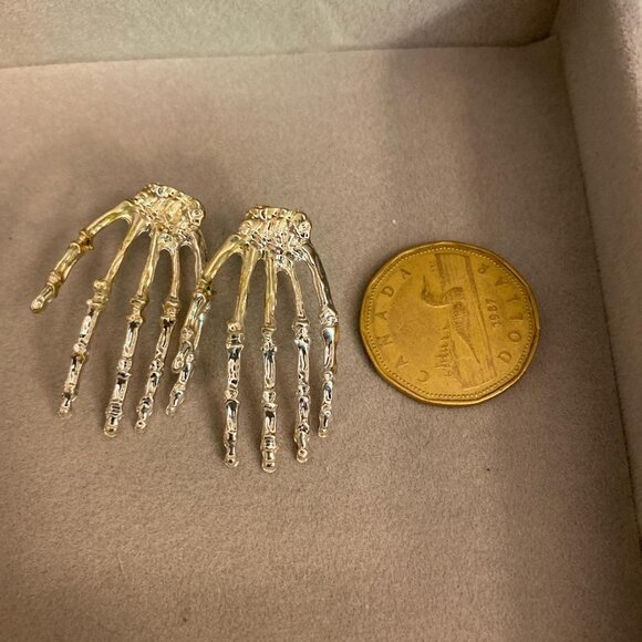 Silver skeleton hand earrings - Picture 3 of 3